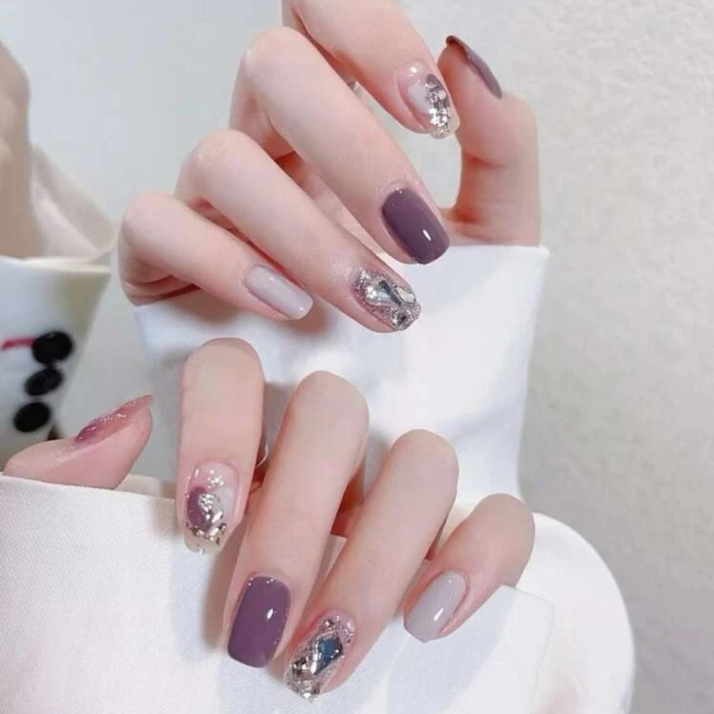 24pcs Short Square Purple Rhinestone Sequins Glitter Press-on Nails